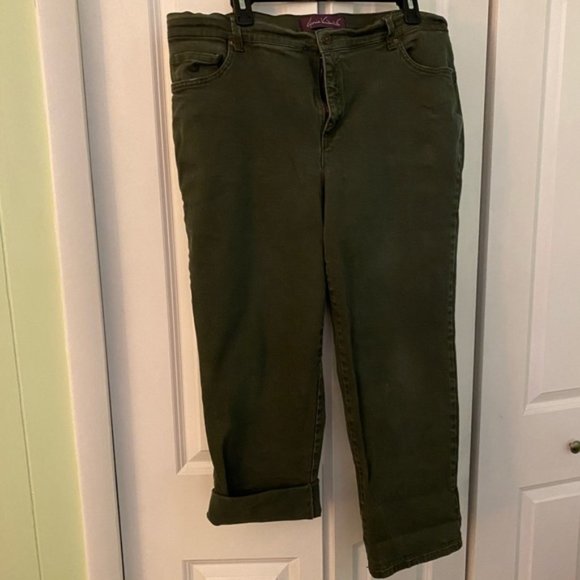 Gloria Vanderbilt Capri/Pants Khaki - Picture 3 of 8